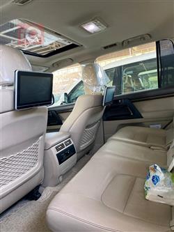 تۆیۆتا لاند کروزەر